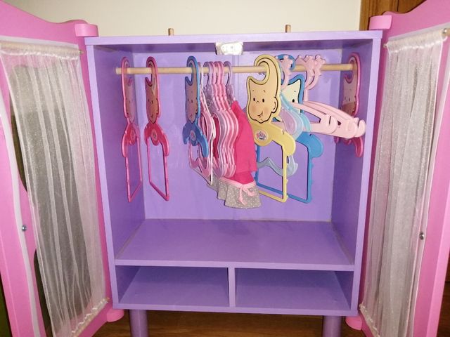 Armario,muñecas