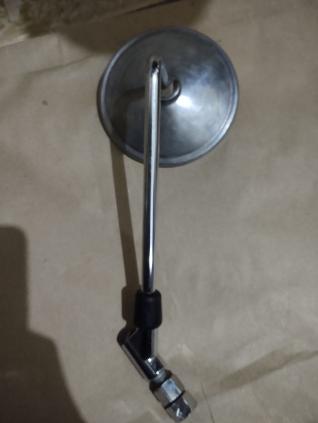 Specchietto moto Suzuki .