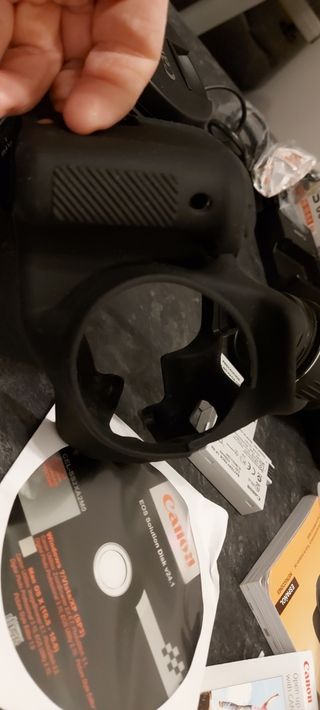 CUERPO CAMARA CANON Y OBJETIVO  18-55