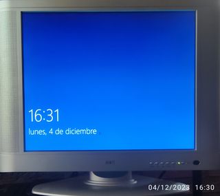 Mini ordenador Acer Aspire X1700 + monitor estéreo