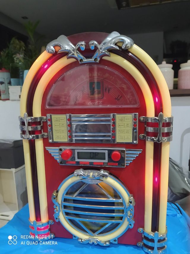 Jungle Box.con radio y porta CD. Luces