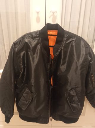 Chaqueta bomber hombre sin estrenar.
