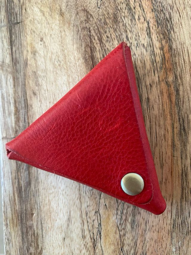 Monedero triangular