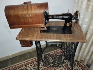 Maquina de coser Singer con mesa