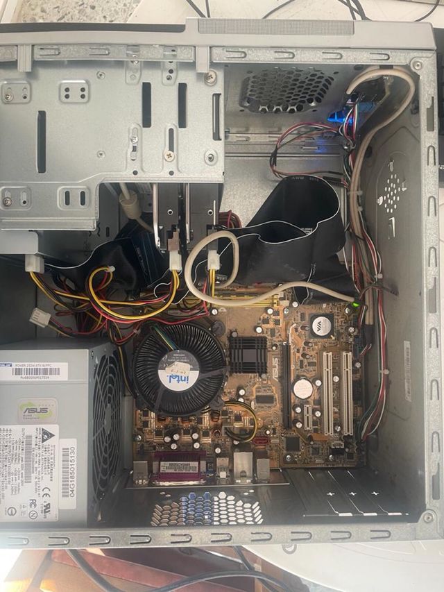 Ordenador Sobremesa Asus Torre y monitor