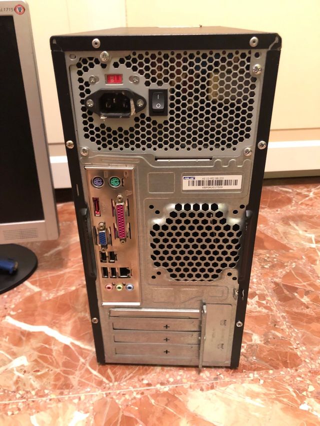 Ordenador Sobremesa Asus Torre y monitor