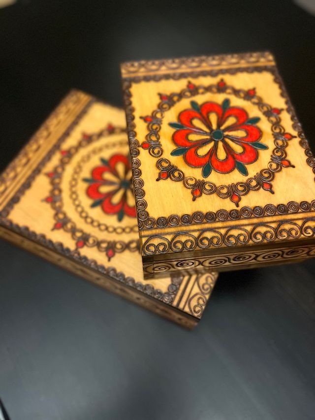 2 scatole in legno con cerniera