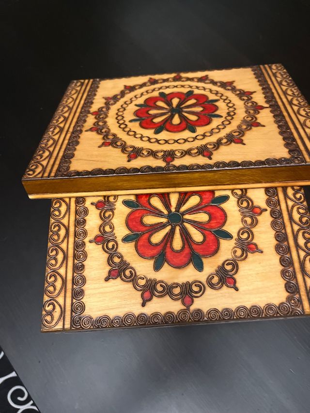 2 scatole in legno con cerniera