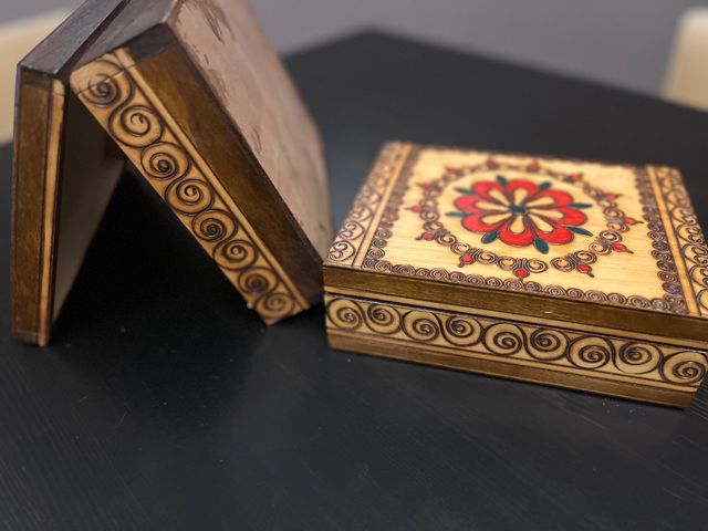 2 scatole in legno con cerniera