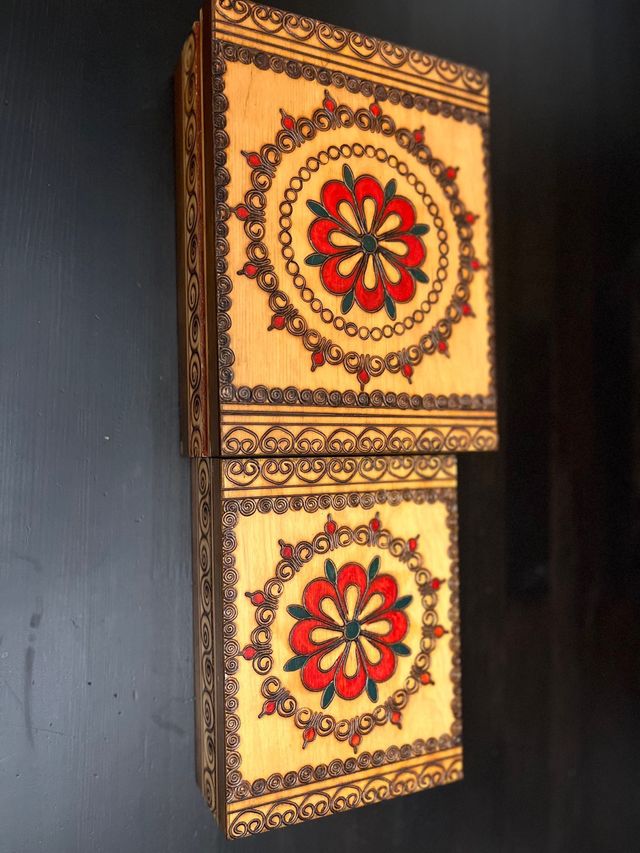 2 scatole in legno con cerniera