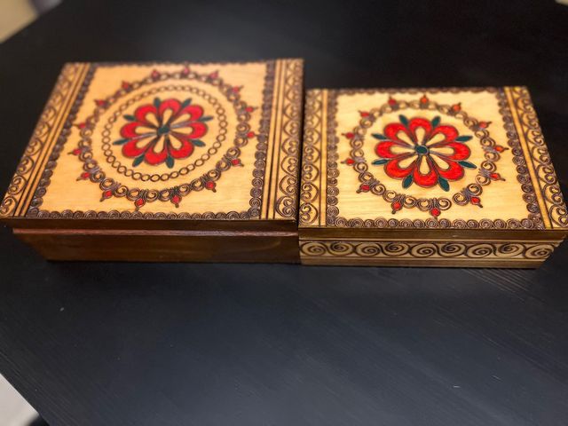 2 scatole in legno con cerniera