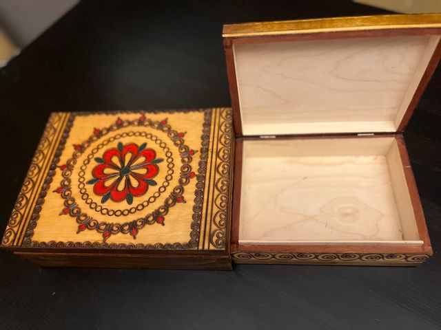 2 scatole in legno con cerniera