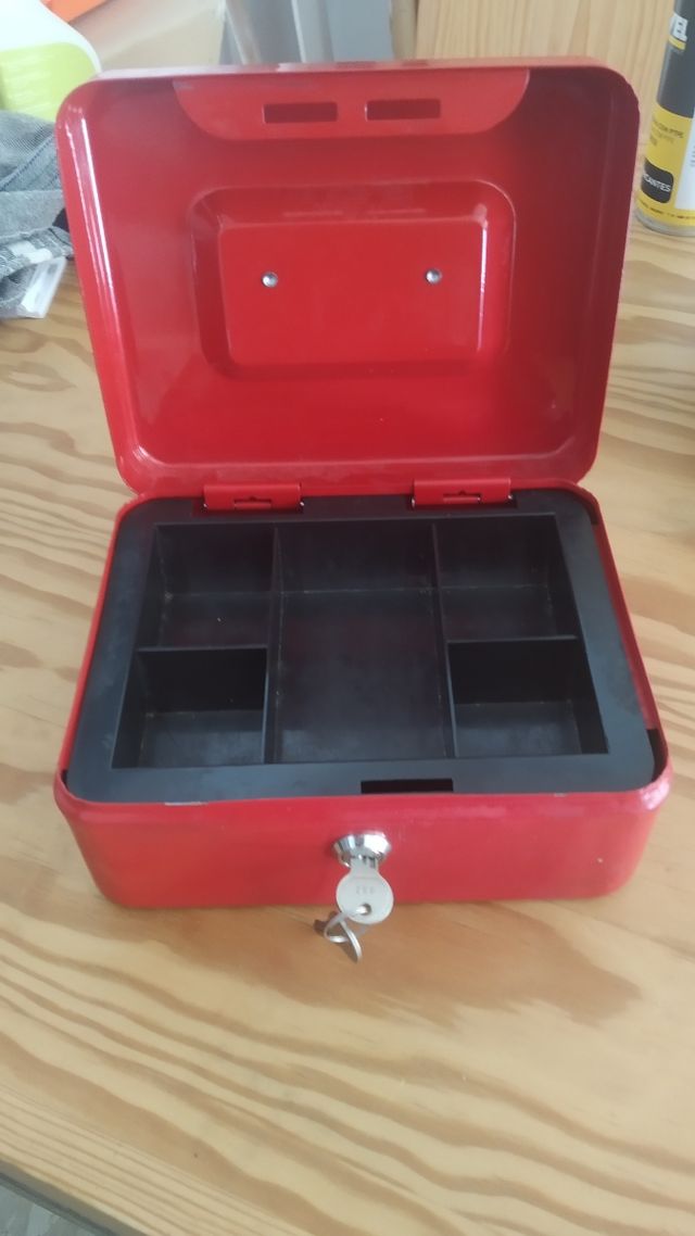 Caja metálica para monedas y billetes