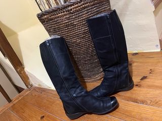 Botas altas en piel negra