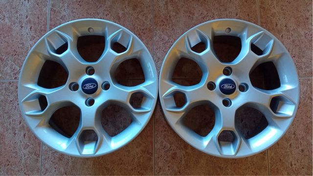 Llantas aluminio en 17 Ford Fiesta Sport 2015