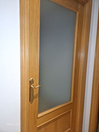 Puerta madera cristal y puertas armario