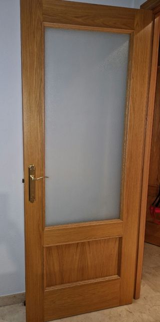 Puerta madera cristal y puertas armario