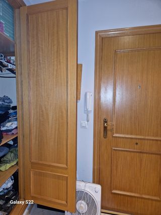Puerta madera cristal y puertas armario