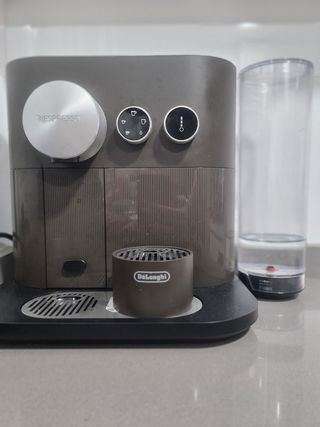 Cafetera Nespresso Expert Delonghi