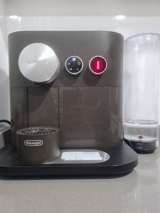 Cafetera Nespresso Expert Delonghi
