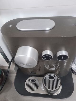 Cafetera Nespresso Expert Delonghi