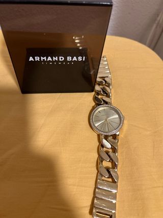 Reloj dorado Armand Basi