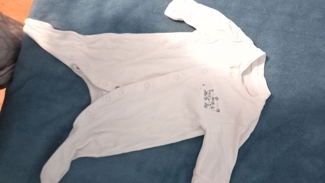 Pijamas de bebé + 1 de regalo.