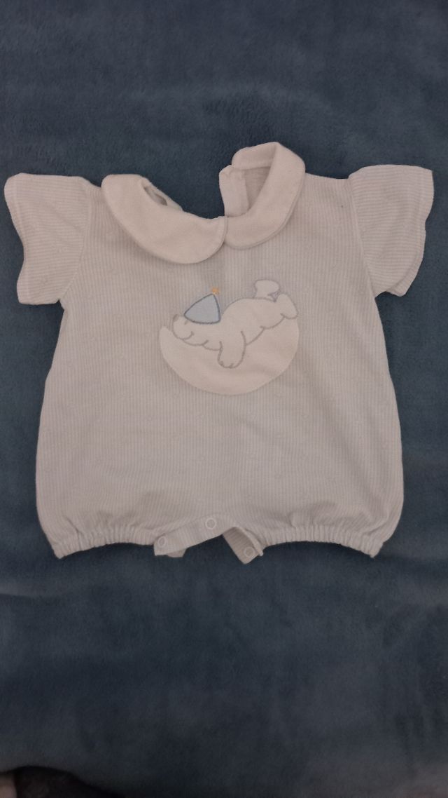 Pijamas de bebé + 1 de regalo.