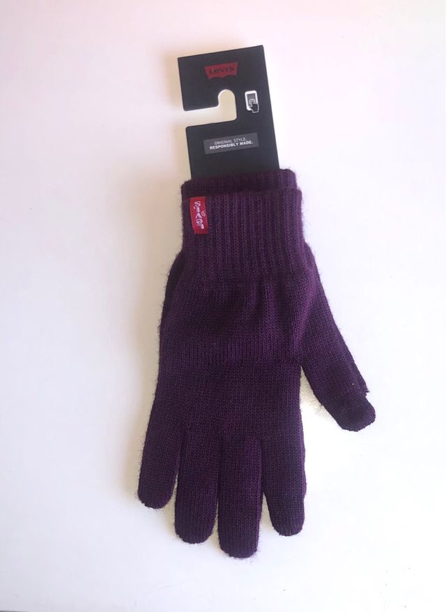 Guantes Levi’s de color morados. Táctiles.
