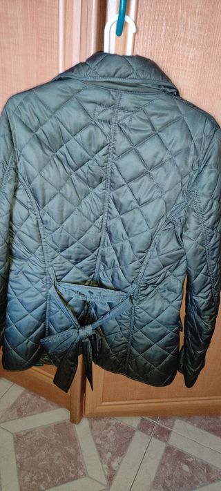 Chaqueta verde acolchada