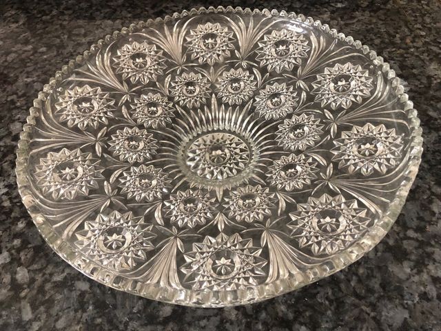 Frutero o centro de cristal tallado.