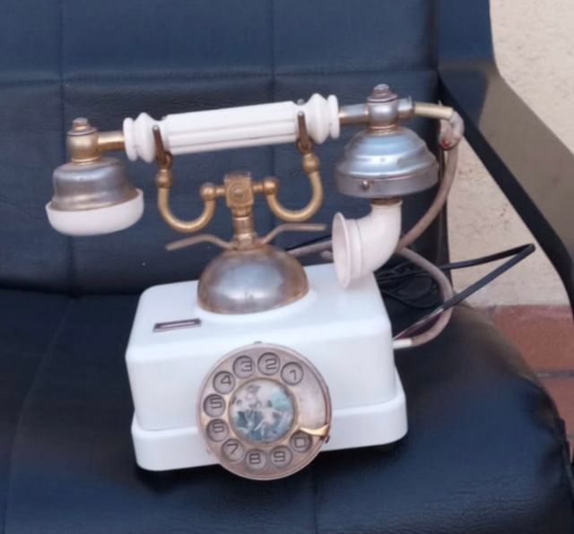 Teléfono antiguo