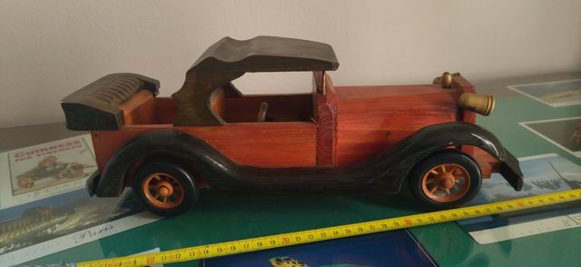 Automobile in legno vintage