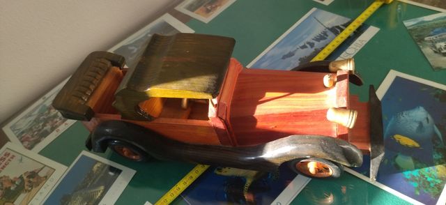Automobile in legno vintage