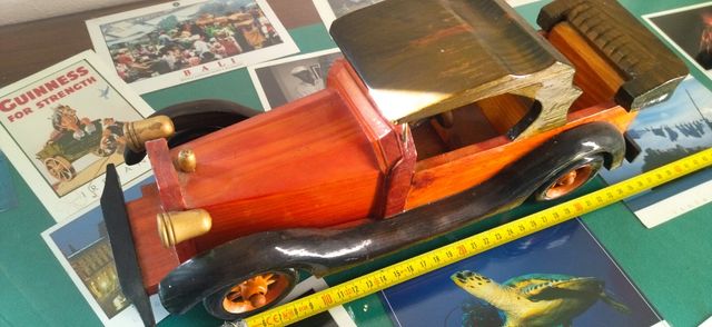 Automobile in legno vintage