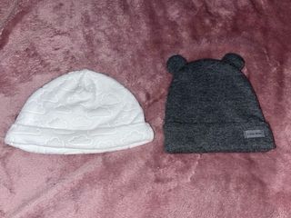 Conjunto de dois gorros - bebé