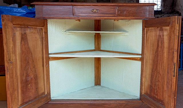 Angoliera antica in legno