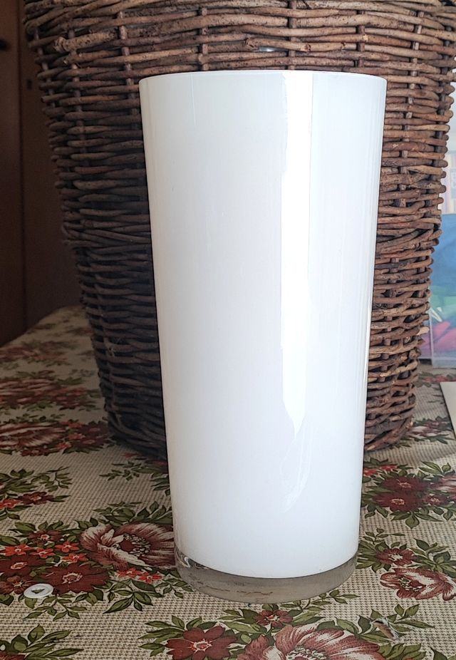 Vaso in vetro bianco