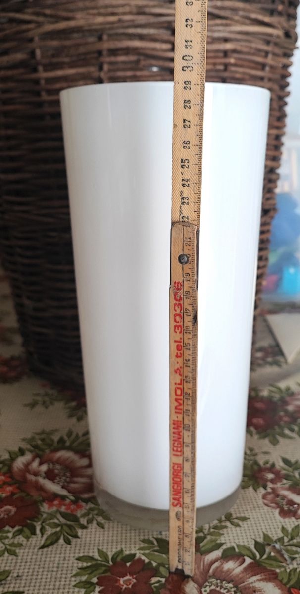 Vaso in vetro bianco