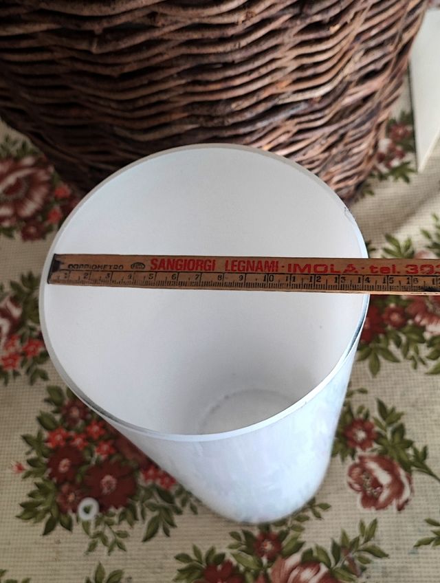 Vaso in vetro bianco