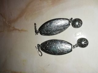 Pendientes largos plateados