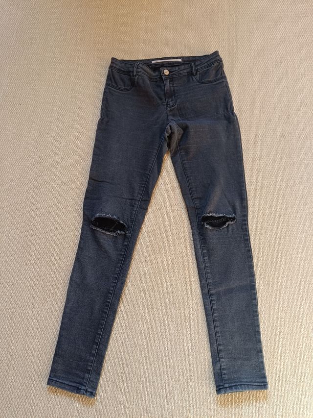 Pantalón vaquero pitillo con rotos 38