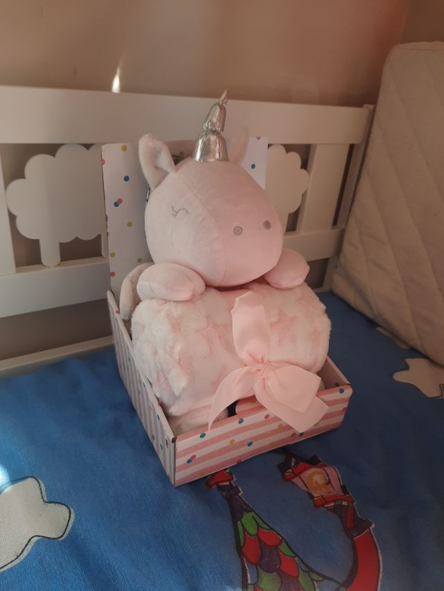Peluche unicornio mantita bebé
