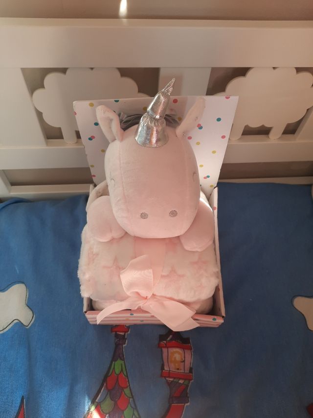 Peluche unicornio mantita bebé