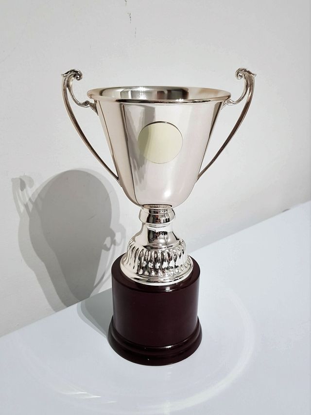 Coppa sportiva argento 800 con manici, base legno