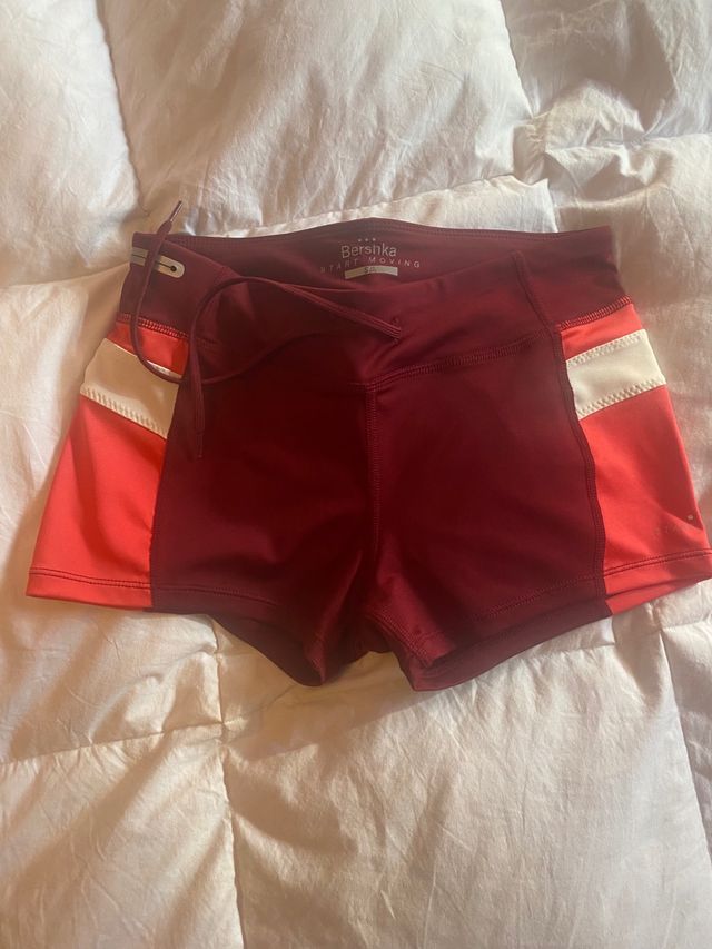 Maya de Bershka corta