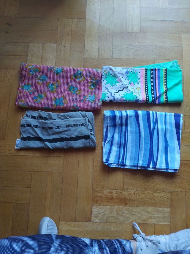 Pañuelos y pareo azul