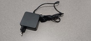 Cargador pc  65w compatible con Asus y Toshiba.