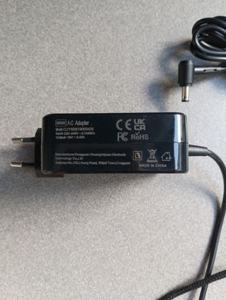 Cargador pc  65w compatible con Asus y Toshiba.
