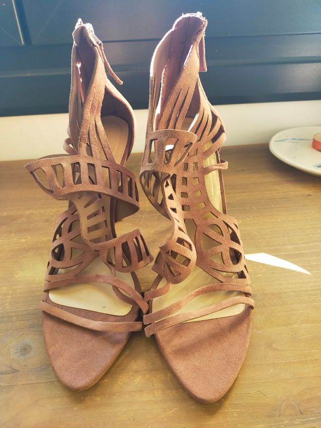 Sandalias espectaculares de piel